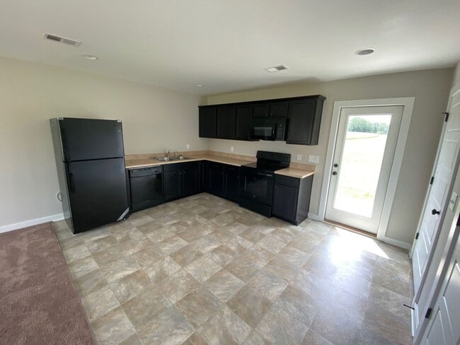 Building Photo - Home for Rent in Talladega, AL!!! Available to View with 48 Hours Notice!