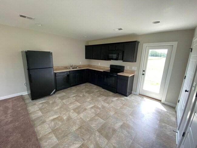 Foto del edificio - Home for Rent in Talladega, AL!!! Available to View with 48 Hours Notice!