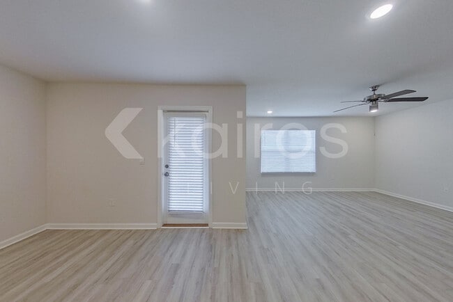 Building Photo - 123 Swallowtail Ln
