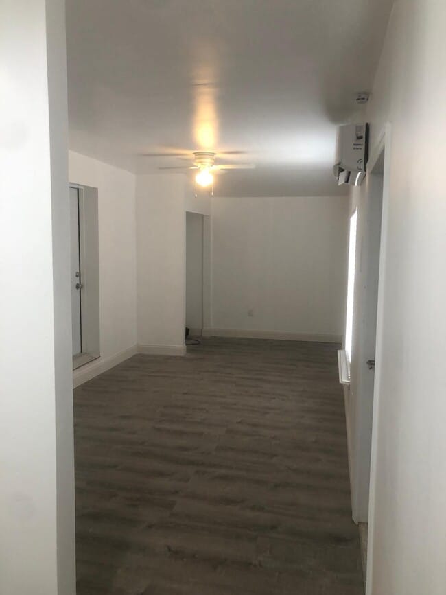 Building Photo - 2813 Acapulco Dr