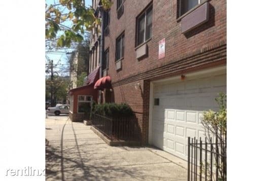 Building Photo - 204 Grand St