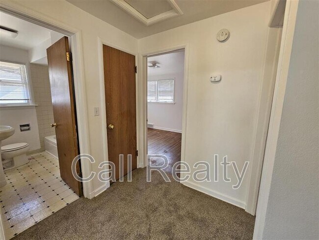 Foto del edificio - 2338 W Walton Ave