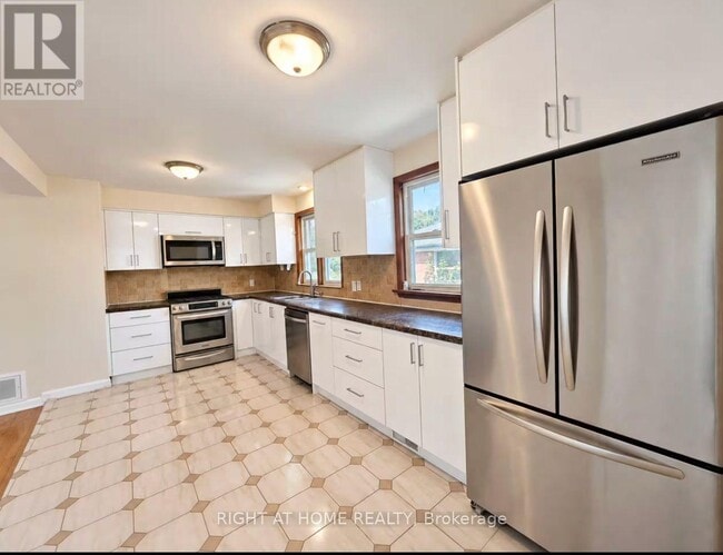 Building Photo - 26 Wedgewood Dr