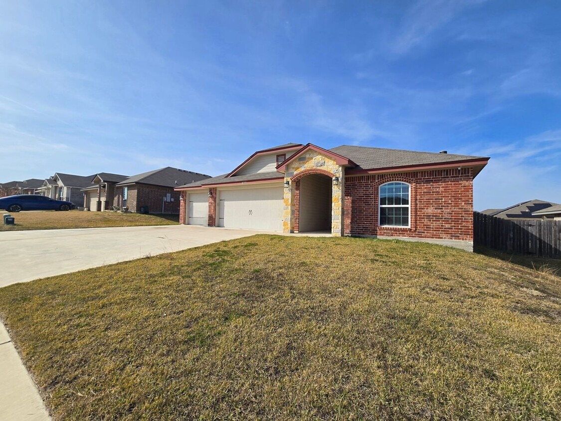 Foto del edificio - NEW IN MANAGEMENT - COMING SOON!