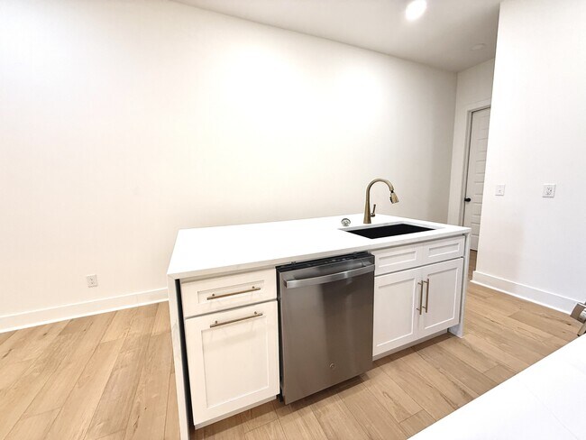 Foto del edificio - 921 S.Franklin Dr
