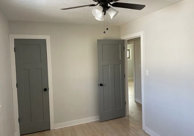 Foto del edificio - 7324 Maple Dr