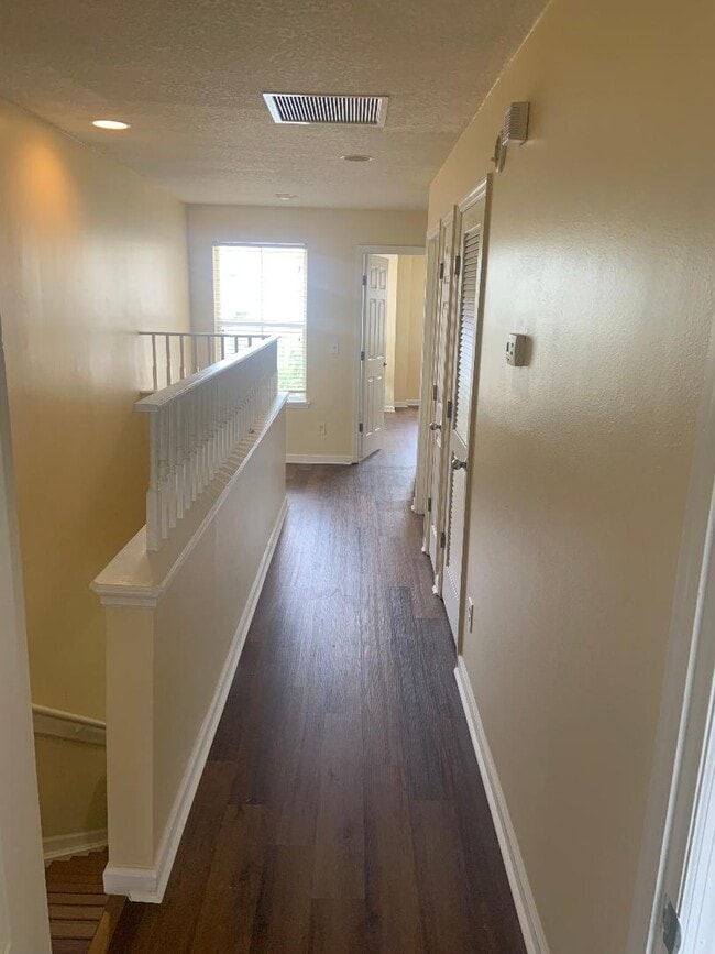 Building Photo - 2359 Sunset Bluff Dr