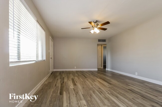 Foto del edificio - 3605 W San Miguel Ave