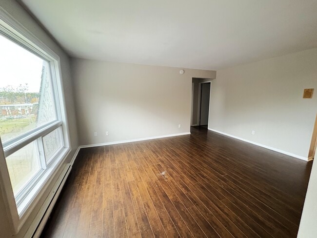 Building Photo - 546 Martha Ave