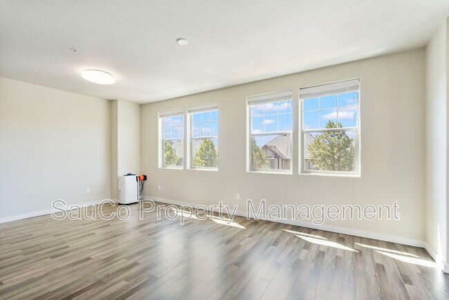 Foto del edificio - 16417 NW Chadwick Way