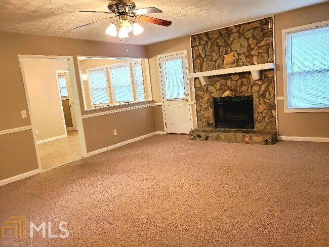 Building Photo - 135 Old Lantern Dr