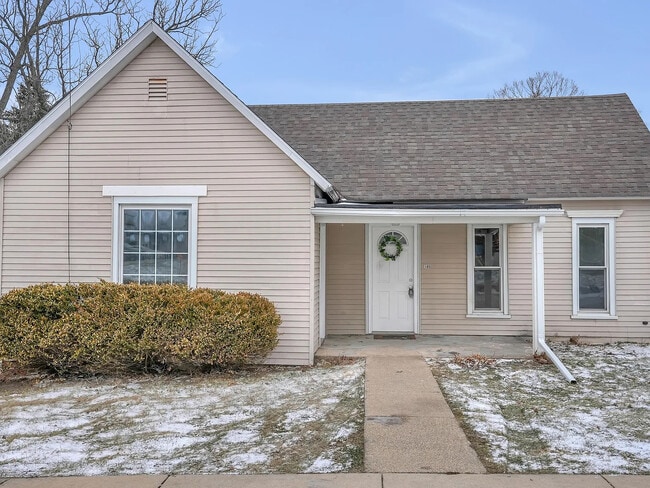 Building Photo - 105 E Bates St