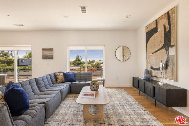 Foto del edificio - 11724 Culver Blvd