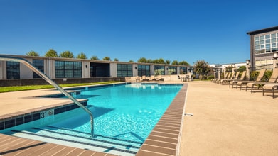 Building Photo - Spur Line Lofts