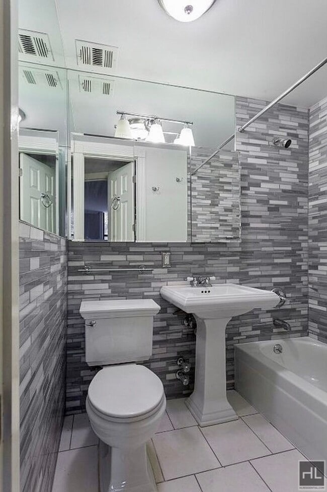 Building Photo - W 14TH ST.