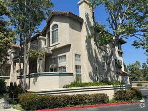 Building Photo - 630 Warwick Ave