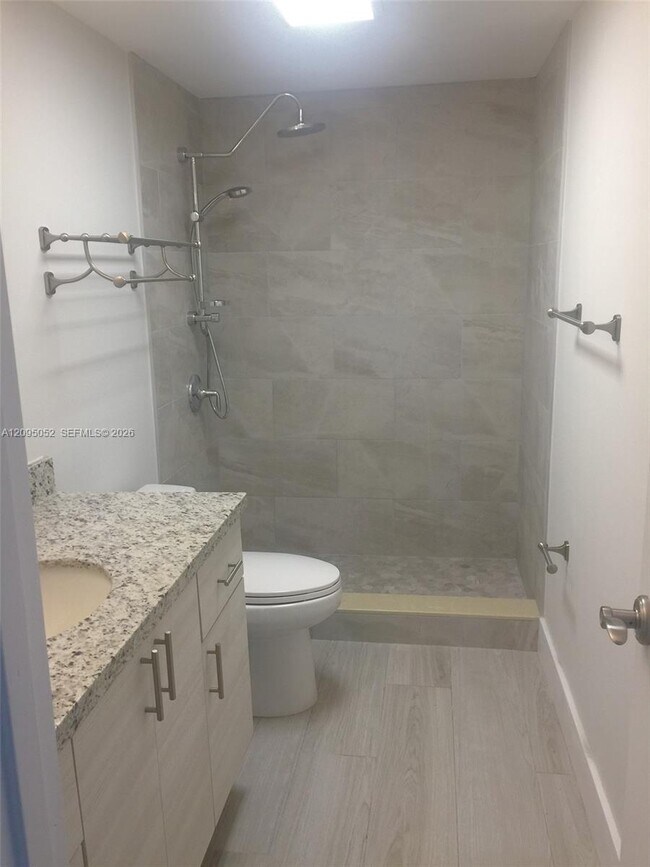 Foto del edificio - 500 Bayview Dr