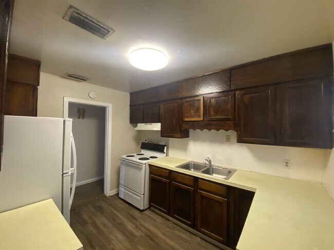 Foto del edificio - FOR RENT 3BR 1BA HOUSE IN ROOSEVELT GARDENS