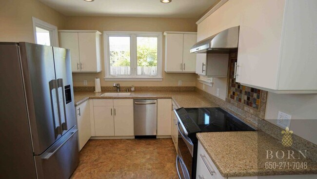 Building Photo - 334 Oakview Dr