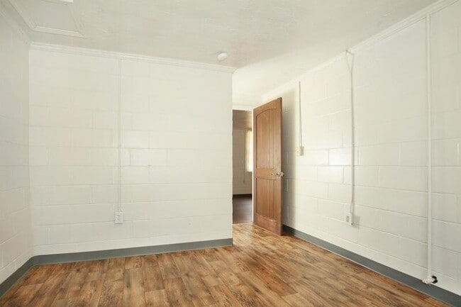 Building Photo - 741 Woodard Ave