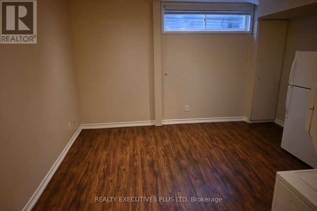 Building Photo - 43 Pear Tree Mews