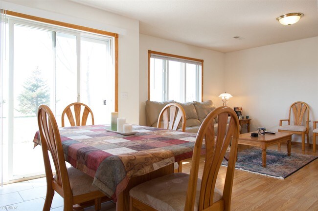 Building Photo - 3 br, 1.5 bath  - 1519 Summit St 1511