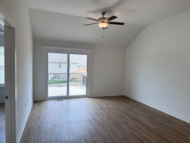 Foto del edificio - 4 Bed | 3 Bath | 1 Car Garage Duplex in Kansas City