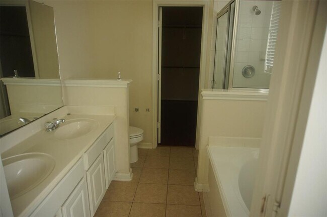 Building Photo - 7450 Oakwood Canyon Dr