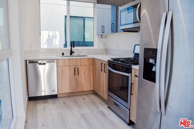 Building Photo - 15328 Weddington St