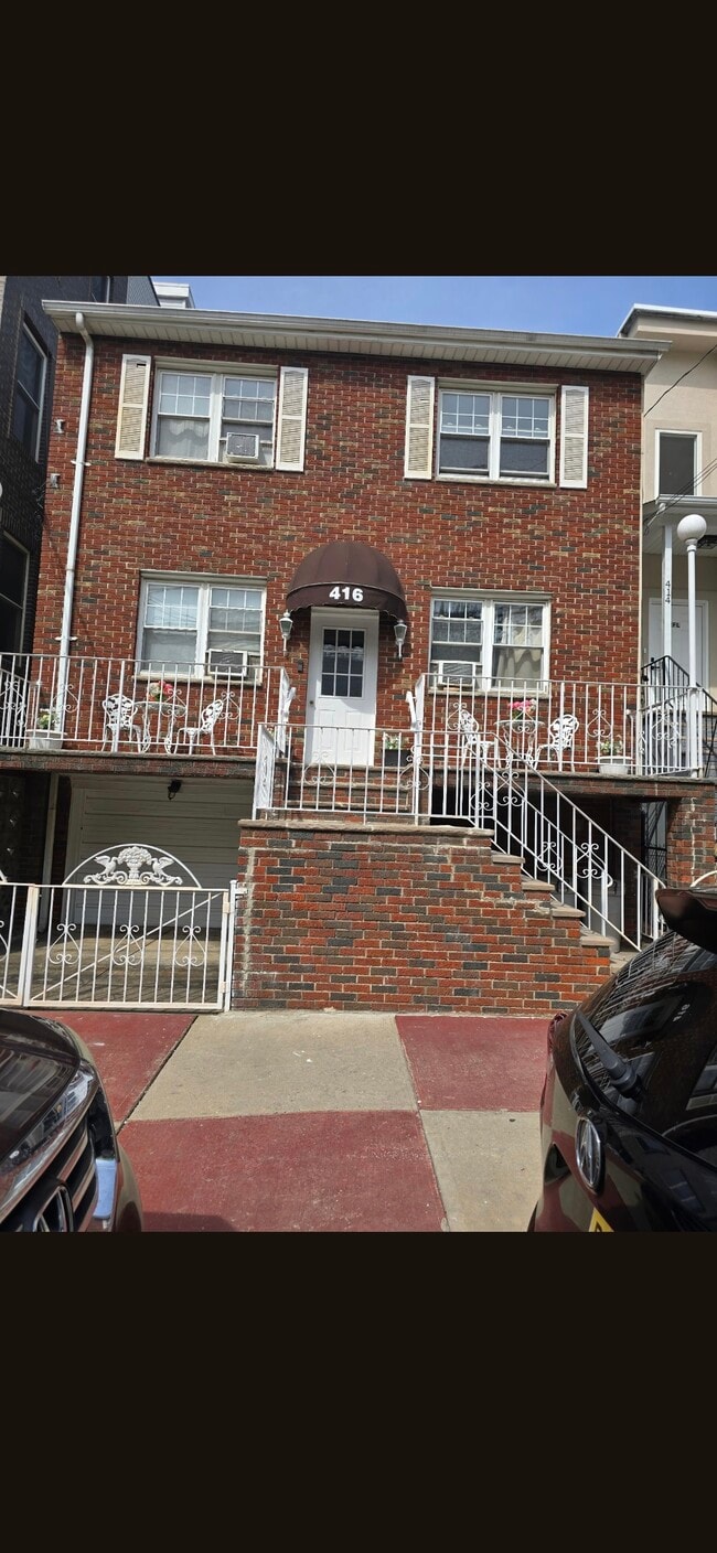 Building Photo - 416 6th St
