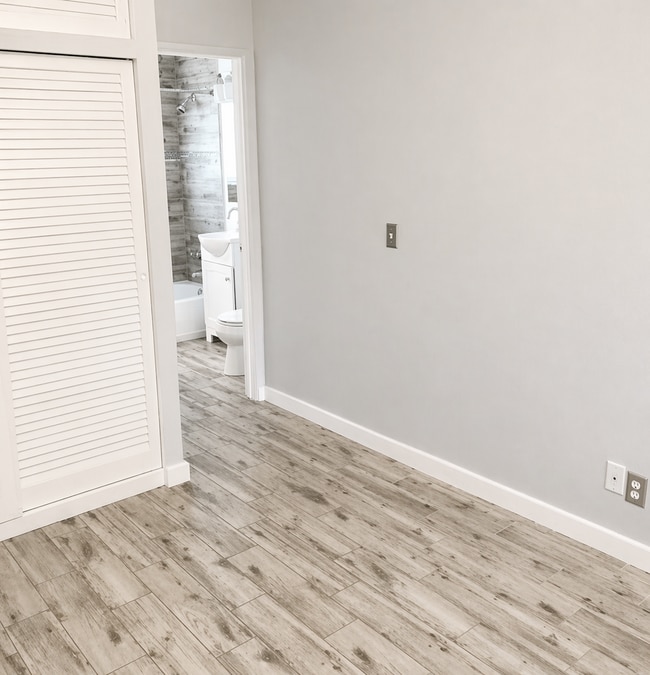 Building Photo - 125 NE 30th Ct