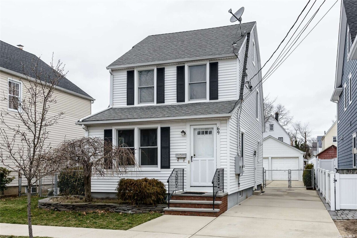 Primary Photo - 69 Princeton St
