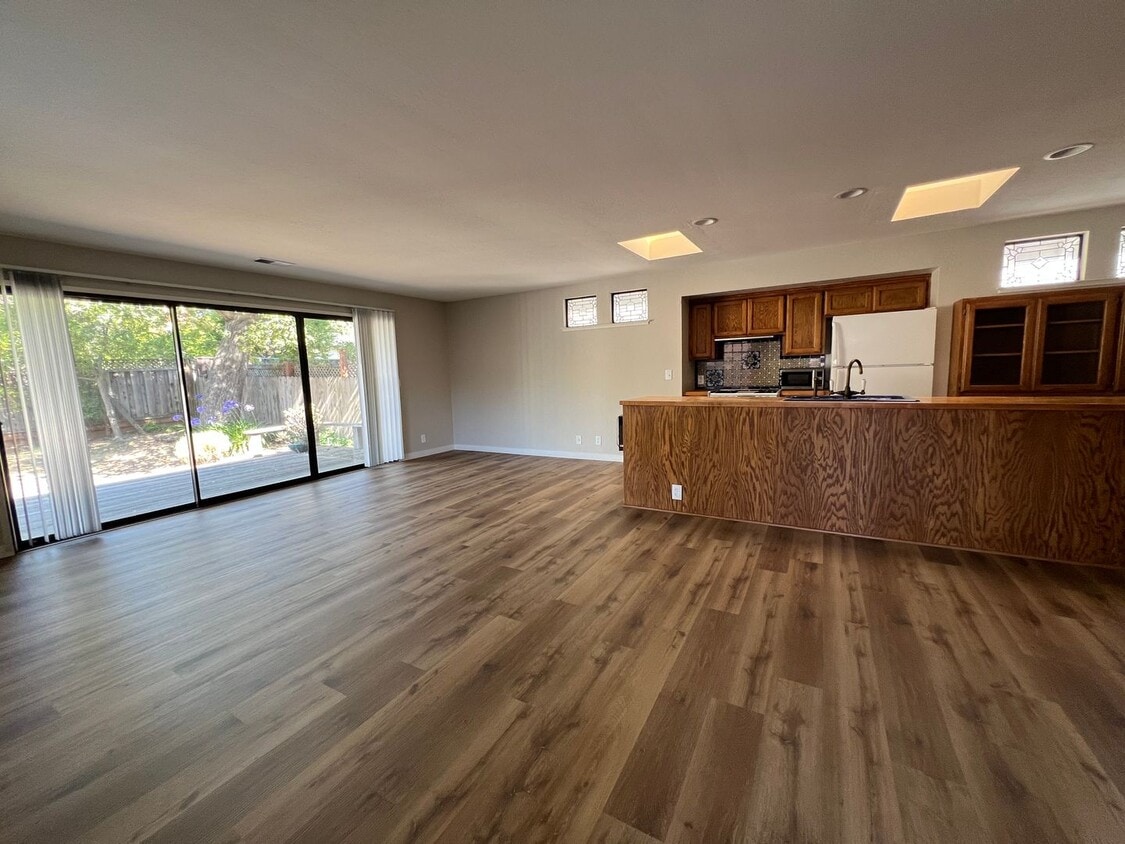 Primary Photo - Charming 2-bedroom Menlo Park Cottage