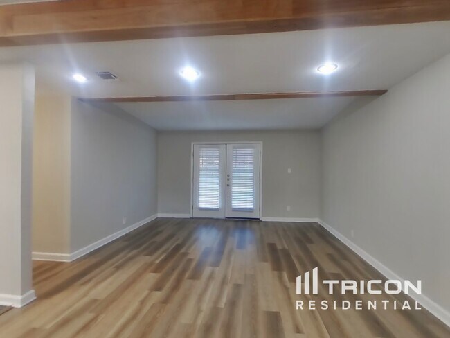 Foto del edificio - 244 Emporia Blvd