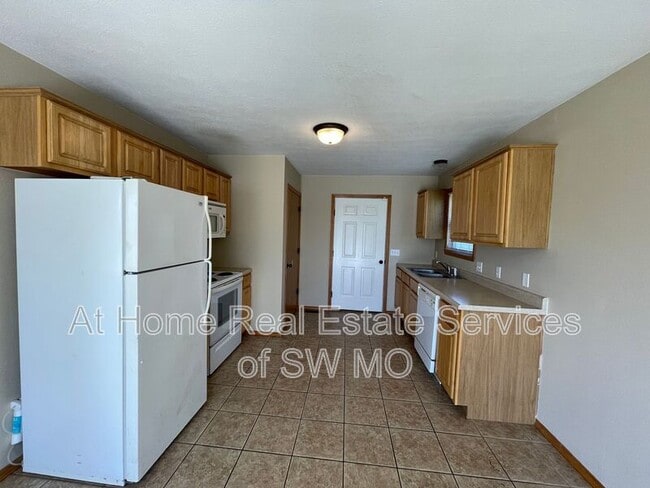 Building Photo - 2010 Cedarwood