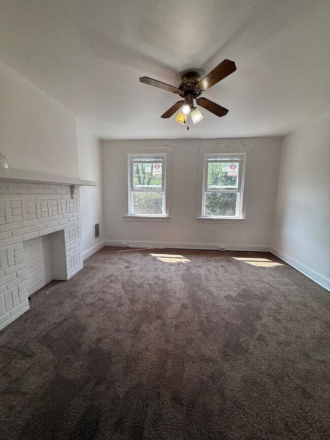 Foto del edificio - Charming 2-Bedroom Townhome in Lincoln-Lar...