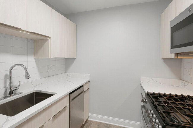 Foto del edificio - 6201 N Kenmore Ave