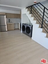 Building Photo - 603 W 46th St