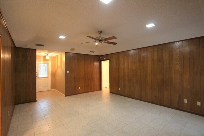 Foto del edificio - 3113 McDonald Rd