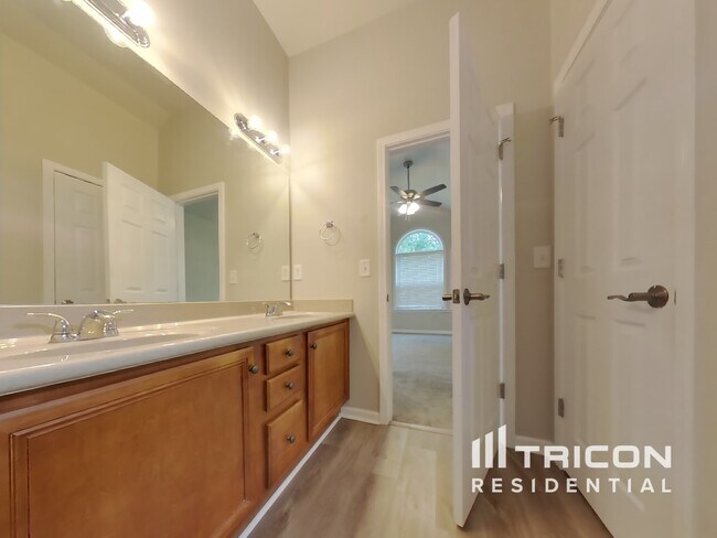 Building Photo - 409 Highland Falls Dr