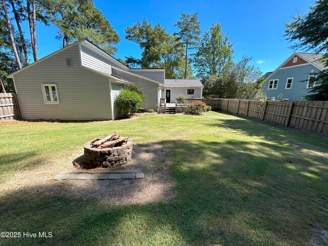 Building Photo - 623 Ripwood Rd