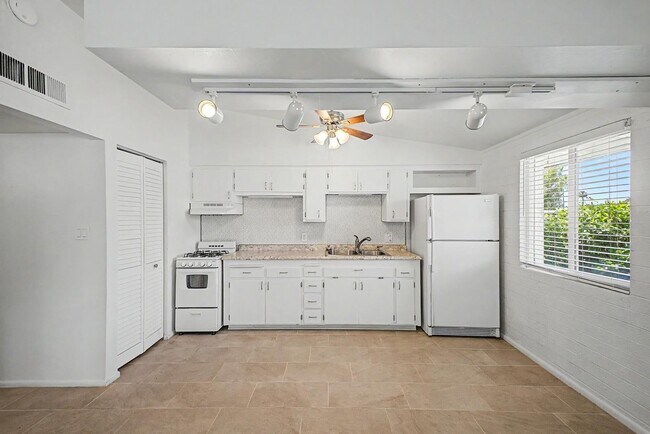 Foto del edificio - 10606 W Oakmont Dr