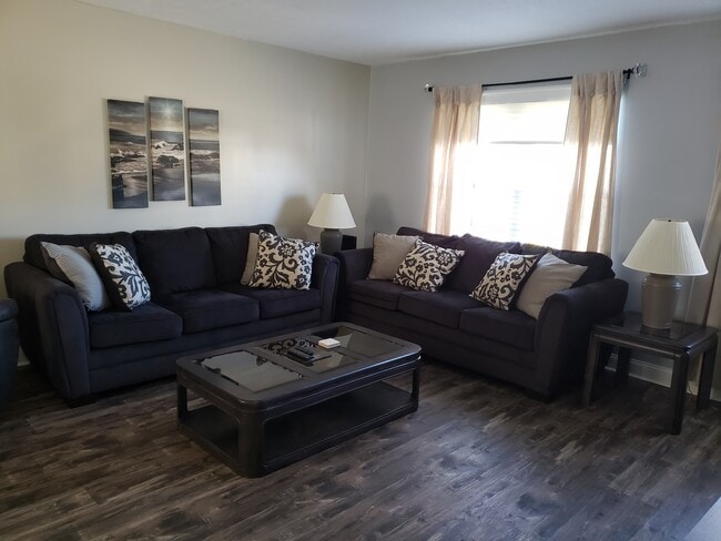 Building Photo - 5 Downing St