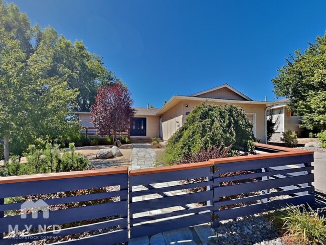Building Photo - 3450 Pierremont Rd