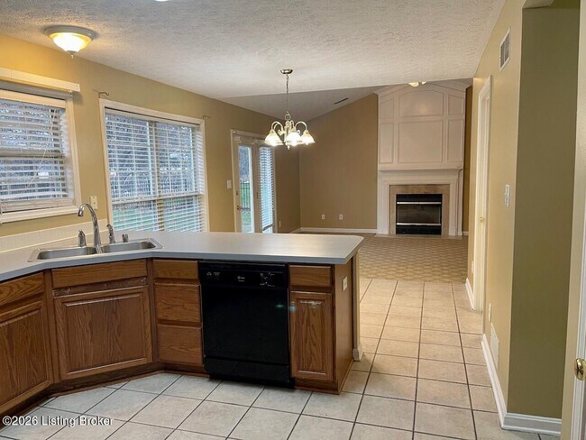 Foto del edificio - 5814 Waveland Cir