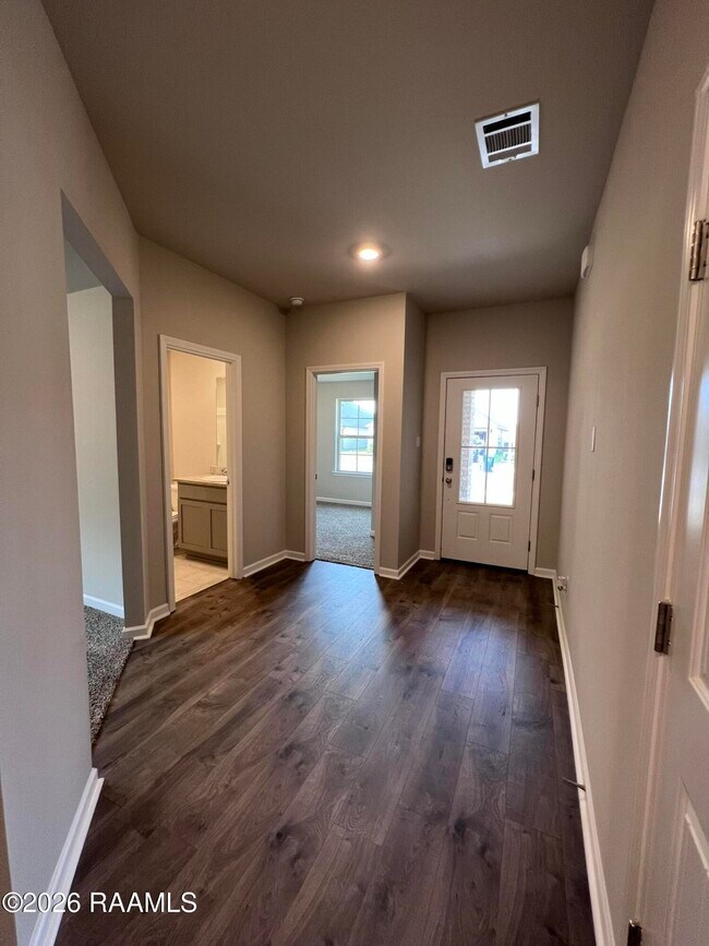 Building Photo - 111 Still Lk Dr