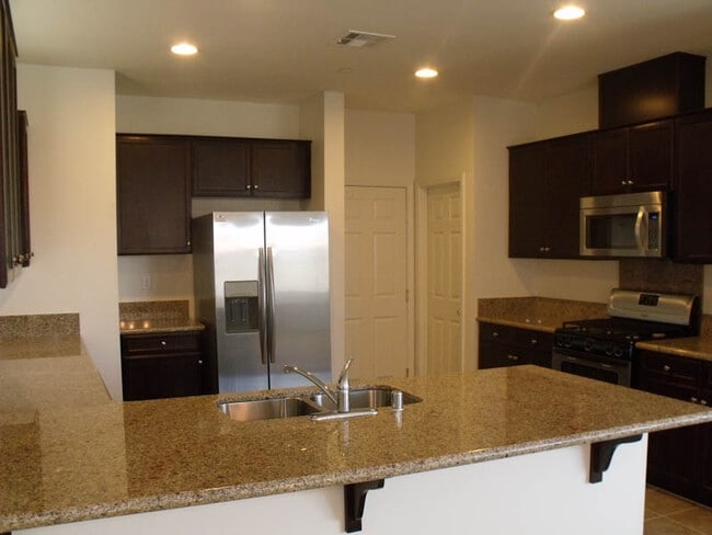 Building Photo - Echo Point Single Family Home for Rent in Saugus on Christopher Lane!