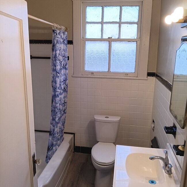 baño - 3316 Touro St