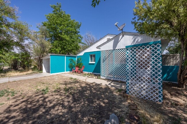 Building Photo - Charming 2-Bedroom Home in Aztec, NM - Per...