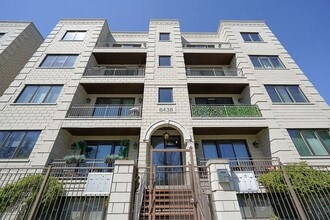 Building Photo - 6438 S Woodlawn Ave